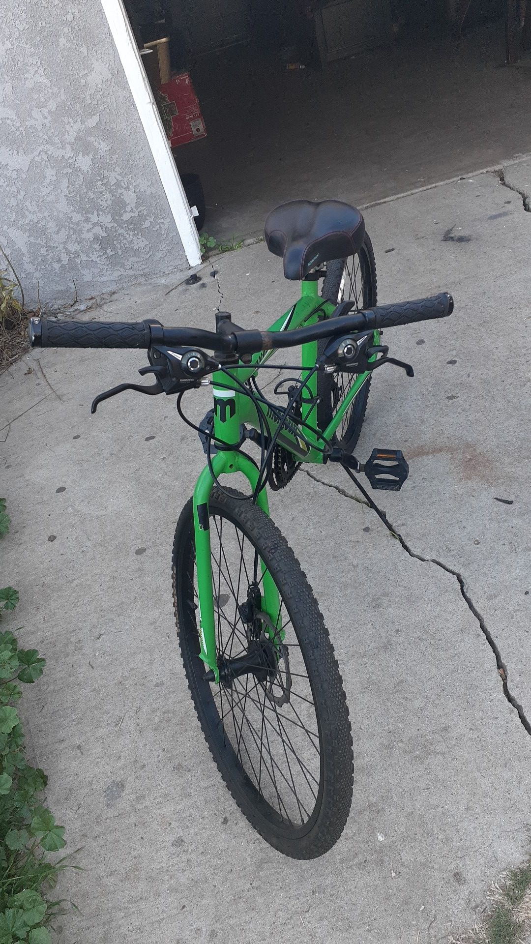 mongoose men's banish 2.0 hybrid bike