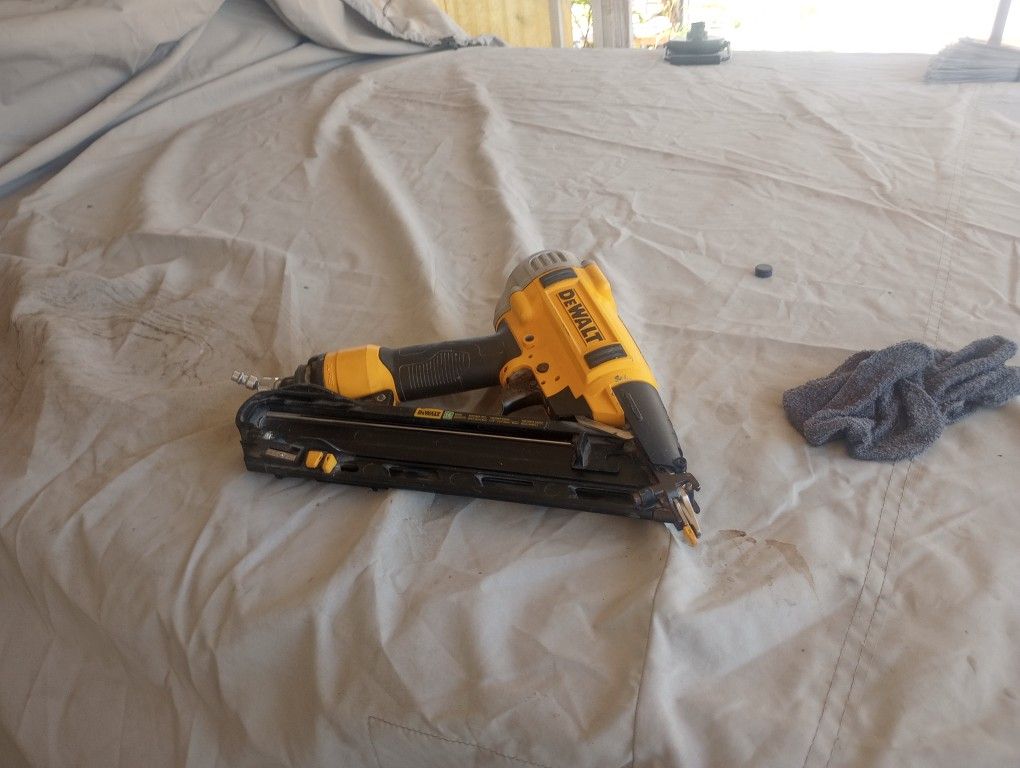 DeWalt Air Finishing Nail Gun
