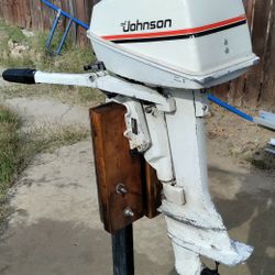 7.5 HP Johnson Outboard Boat Motor