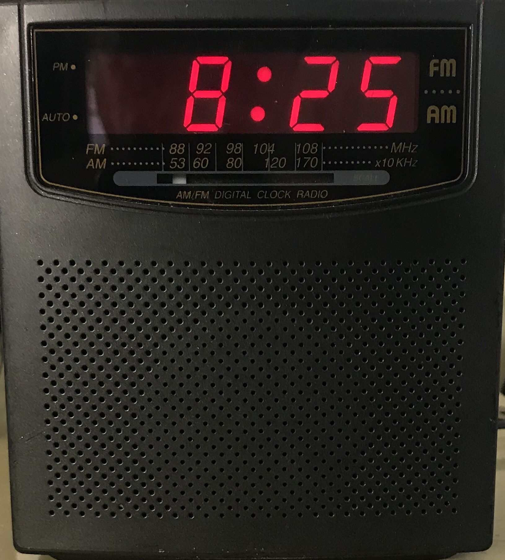 Lenoxx Sound Digital Clock Radio Model CR 444 for Sale in Miami, FL