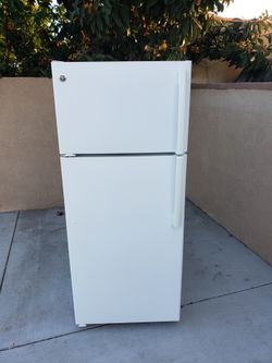 GE Refrigerator 18cu ft 28x29x67👍🚨3 MONTHS WARRANTY