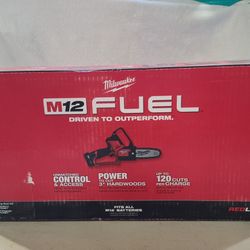 Milwaukee M12 Fuel Brushless Hatchet 6" Pruning Saw Kit 