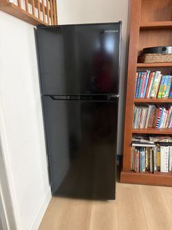Black Refrigerator Insignia Works Great