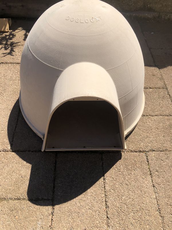 Small/medium dog igloo for sale for Sale in Concord, CA OfferUp