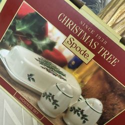 New Spode Christmas Tree! Butter Dish, Salt And Pepper Holders! 50$ 