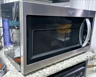 As new WHIRLPOOL Microwave, 10/10 excellent condition, clean, 30" with ventilation