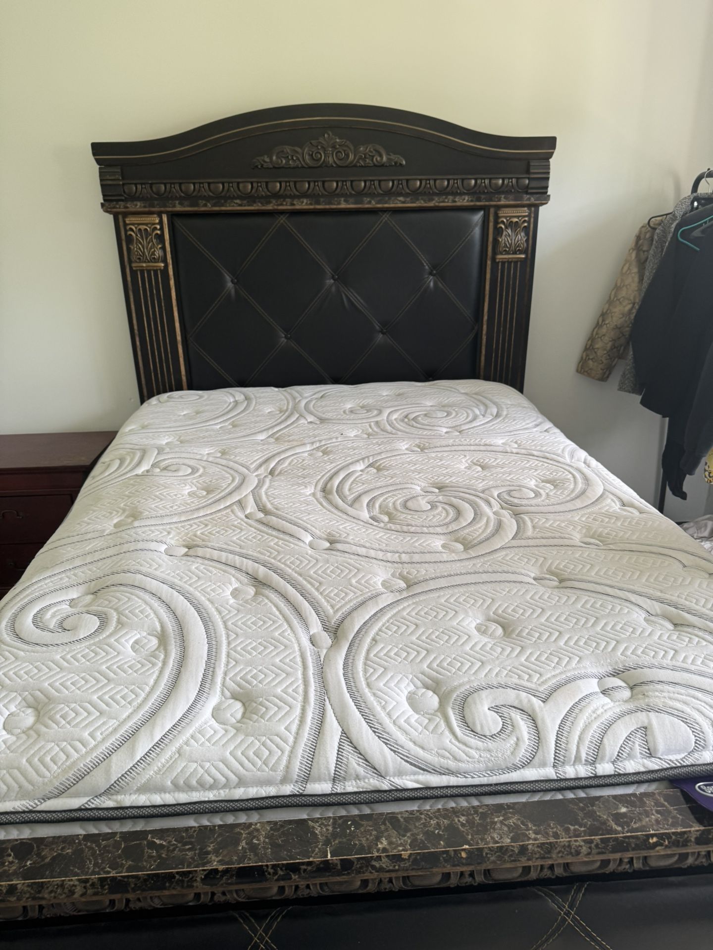 Queen Wood And leather Bed With Serta Msttress