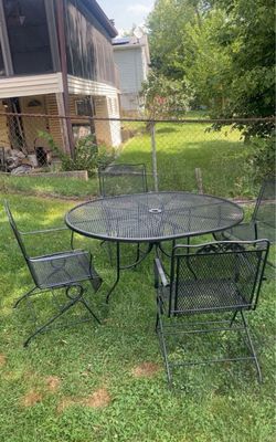 Wrought Iron Patio Table with 4 chairs