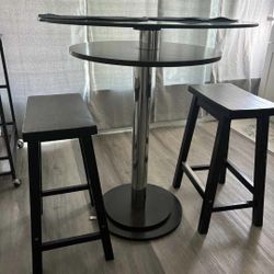 Small Dinning Glass Table With Stools - Good Condtion