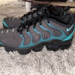 Air vapormax plus top black clear emerald