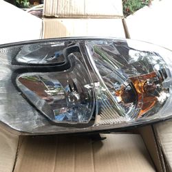 Dodge Caravan pair of head lights, ‘01-04 new
