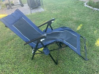 Zero reclining lounge chair