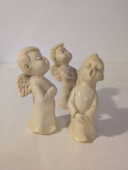 Three VINTAGE Gino Ruggeri Angeld Singing Figurines by Bianchi Made in Italy resin. Great condition. 