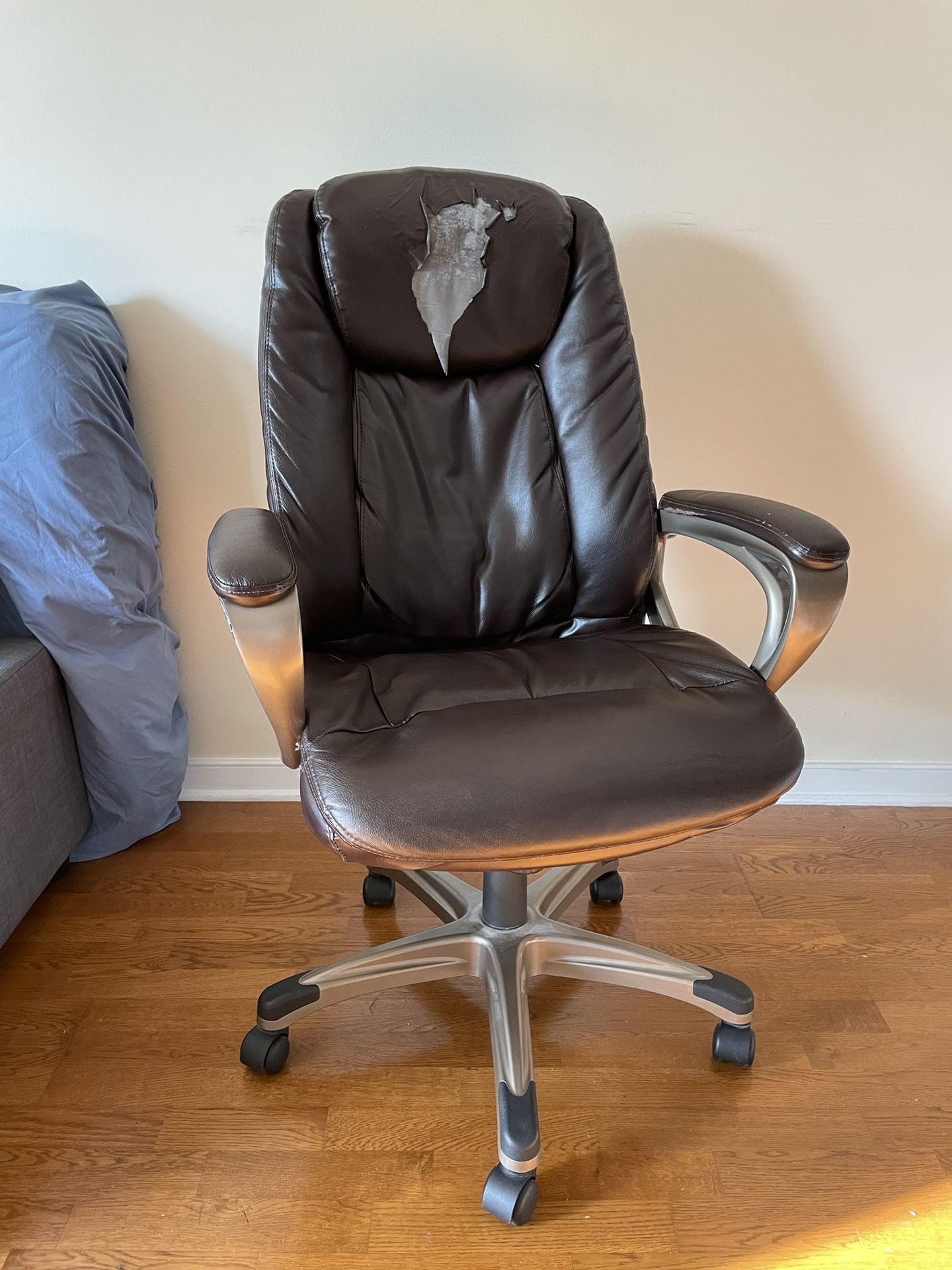Treswell Bonded Leather High Back Executive Chair for Sale in Norfolk VA OfferUp