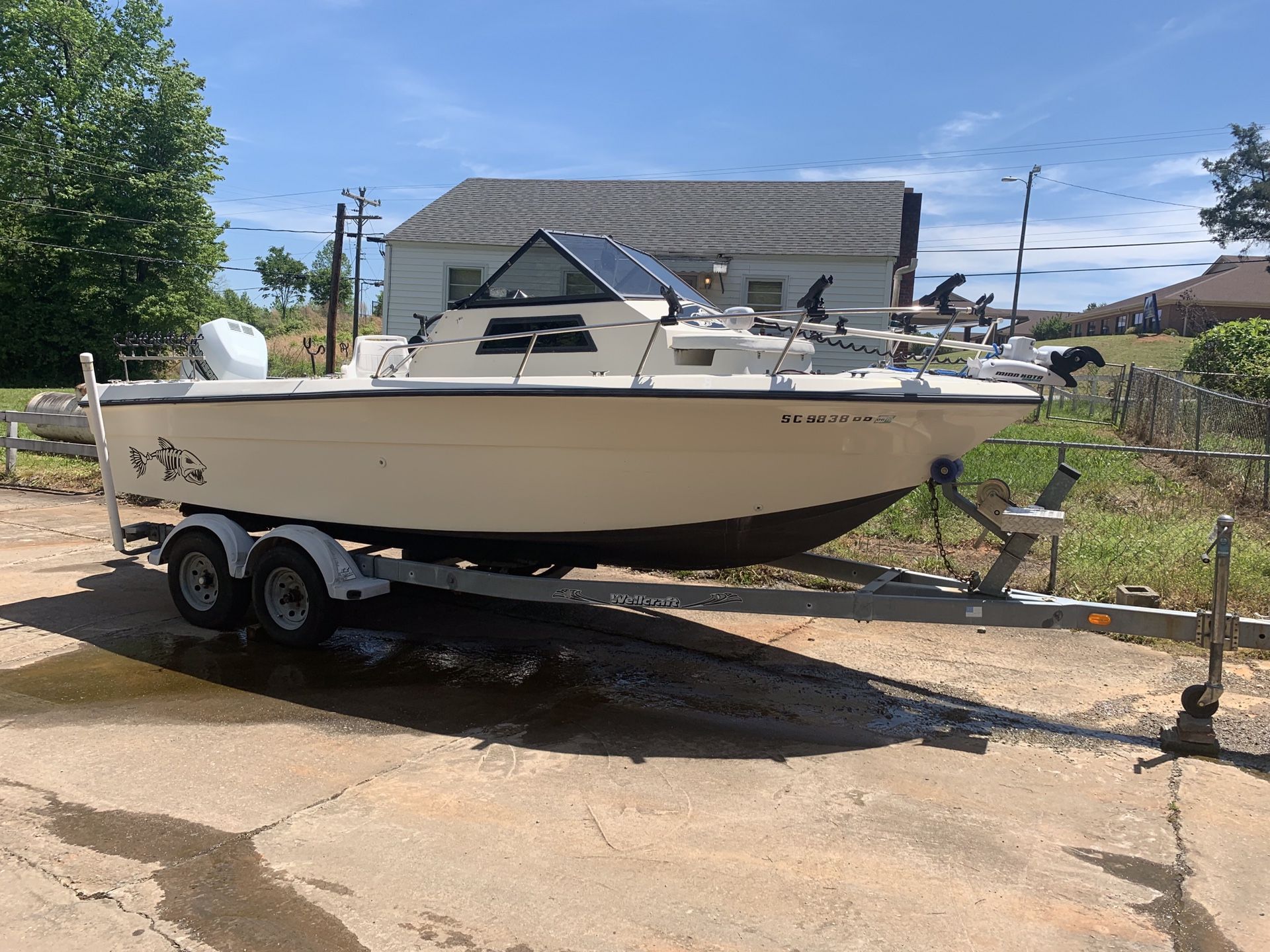 1987 cuddy cabin. Great striper boat comes with lorance fish finder 18 ...