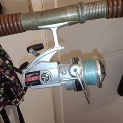 Vintage Olympic VS-1500 Fishing Reel for Sale in Oakland, CA