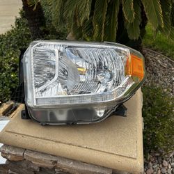 2017 Tundra Driver Head Light OEM No Broken Tubs