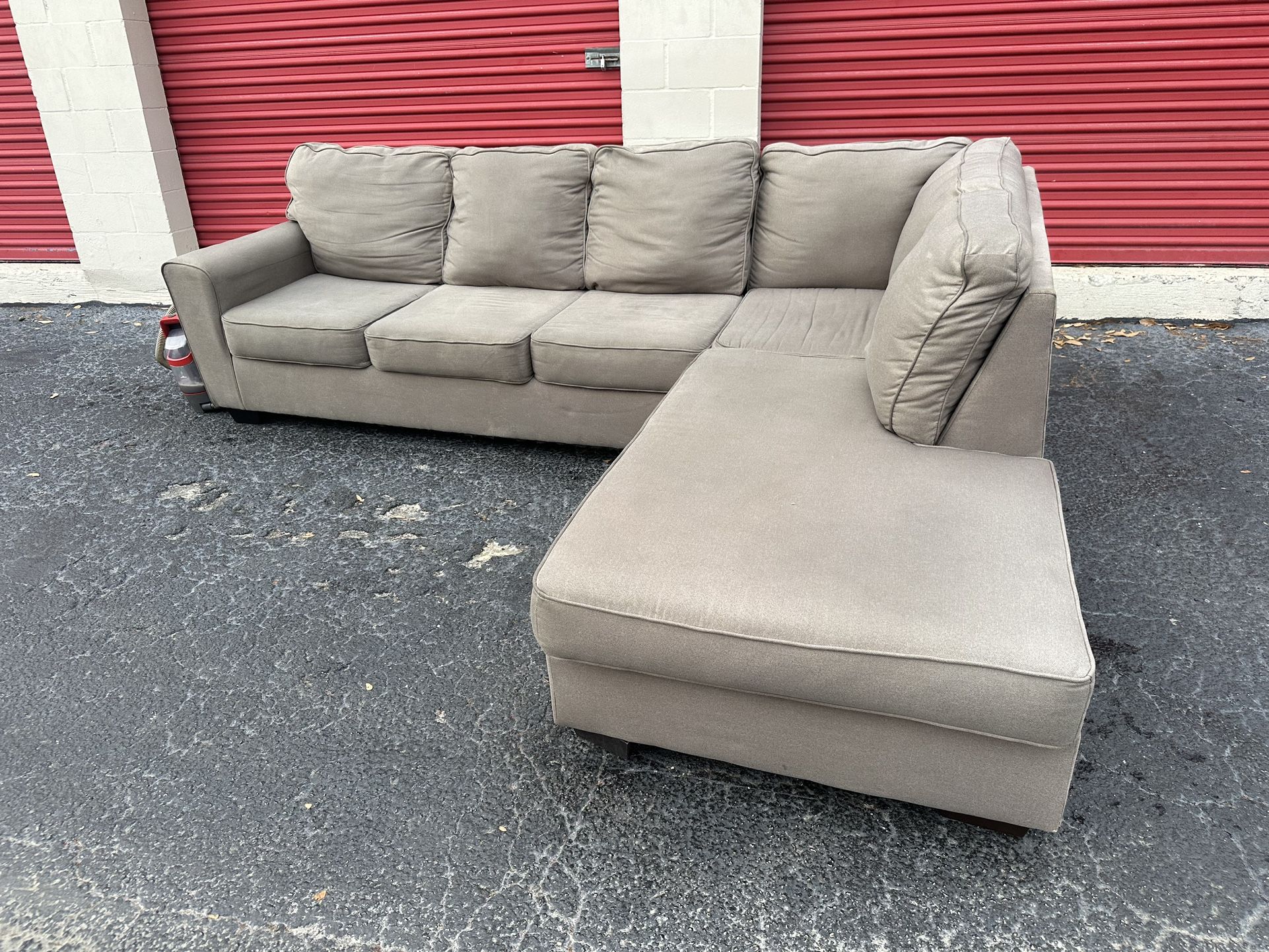 Comfy Nice Section Couch ๐ฅ