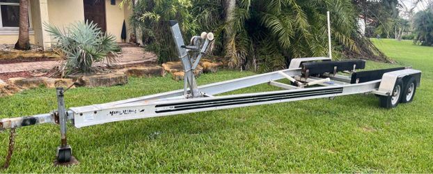 Aluminum dual Axel heavy duty trailer up to 31’ boat or 10,000lb. Registration.15’tires on 6 lug rims. Ready to load…