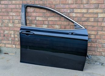 2018-2024 Toyota Camry Front Right Door