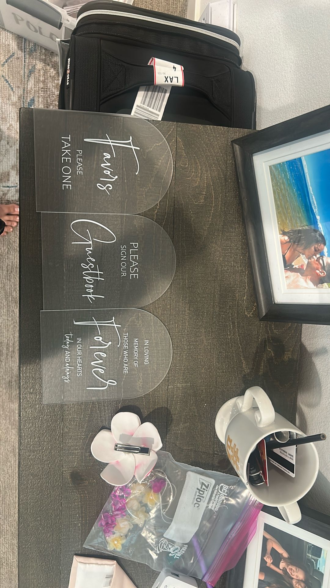 Favors, in memory and guestbook signs
