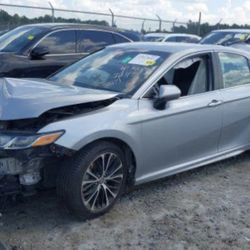 Partes Y Piezas Toyota Camry 2020 SE Gray 