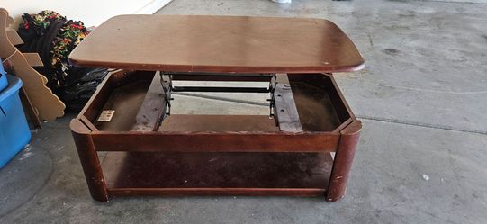 Rising coffee table
