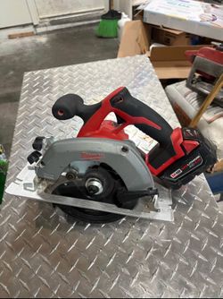 Milwaukee M18 6-1/2” Circular Saw + Genuine XC 4.0 Battery