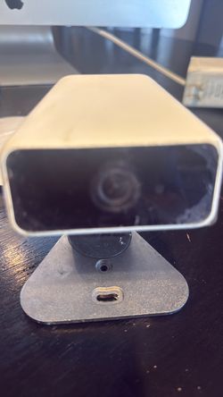 Xfinity Indoor Outdoor Security Camera with Mount