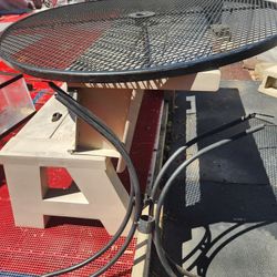 Iron Mesh Round Table