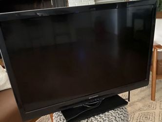 emerson 40 inch y sanyo 32 inch tv.