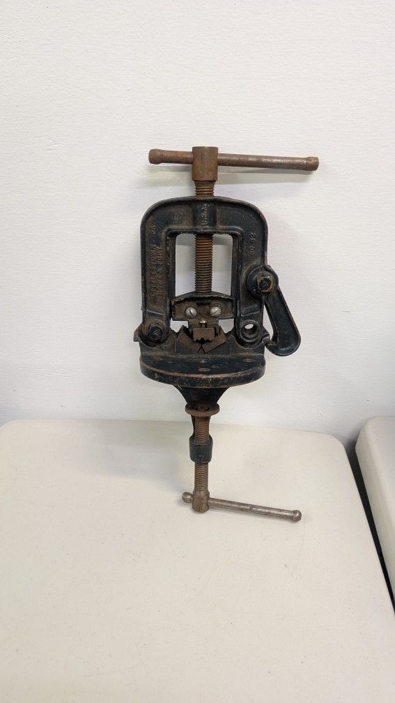 Benchtop Pipe Vise