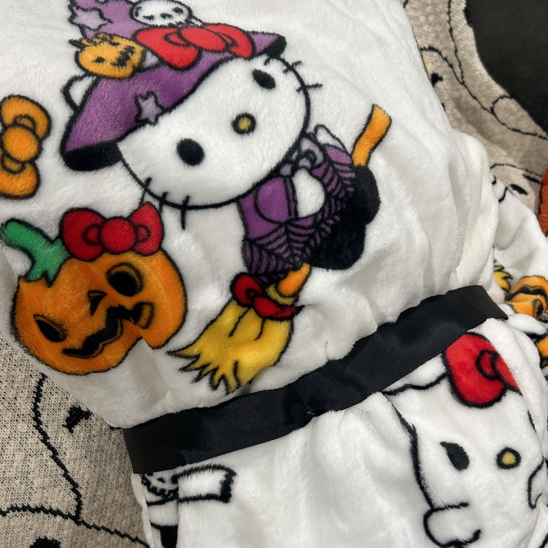 Hello Kitty Throw