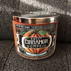 Sweet Cinnamon Pumpkin 3-Wick Candle