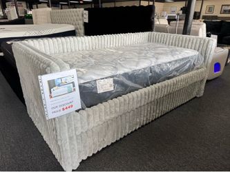 Twin Daybed. 🚚WE DELIVER🚚