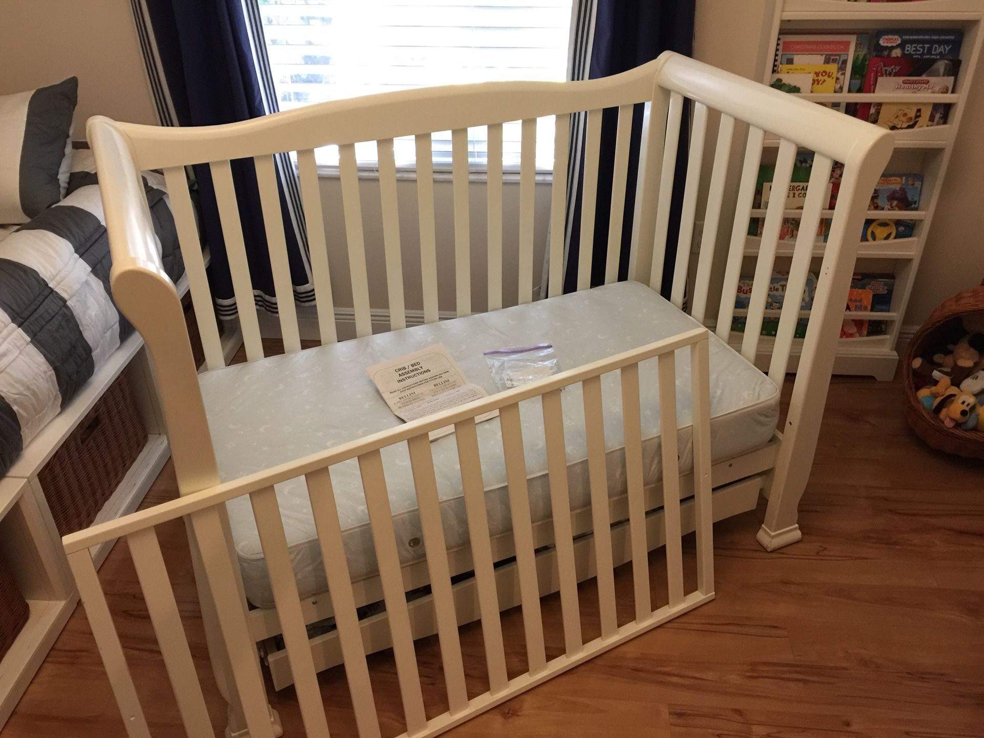 Bellini Alexander Crib with mattress