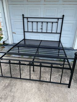 Queen Size Metal Platform Bed