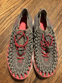 Keen woman water shoes size 6