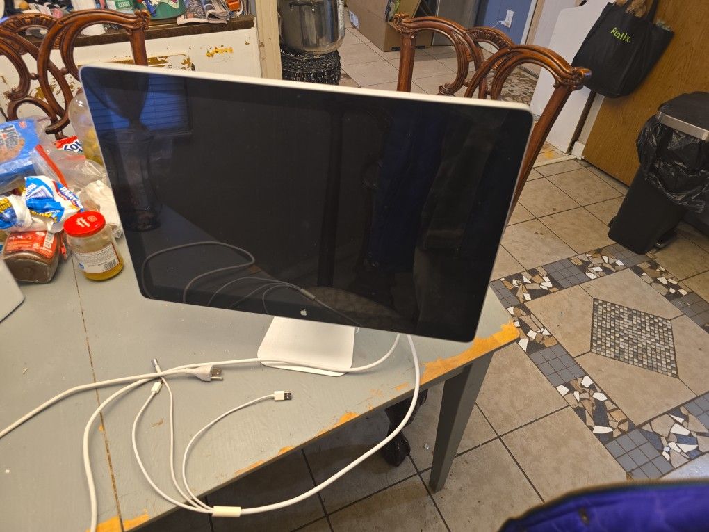 Apple Cinema Display LED A1267 24" LED Silver MB382LL/A - 2008