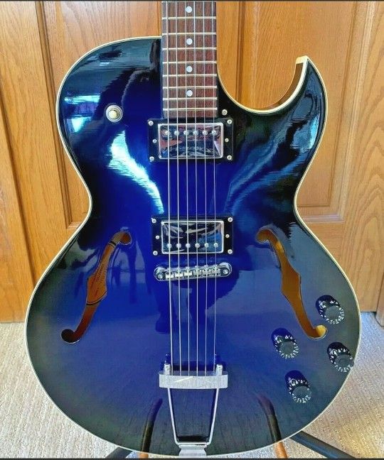 Epiphone ES135-BB Limited Edition Hollow Body Electric Guitar with new Hard Case