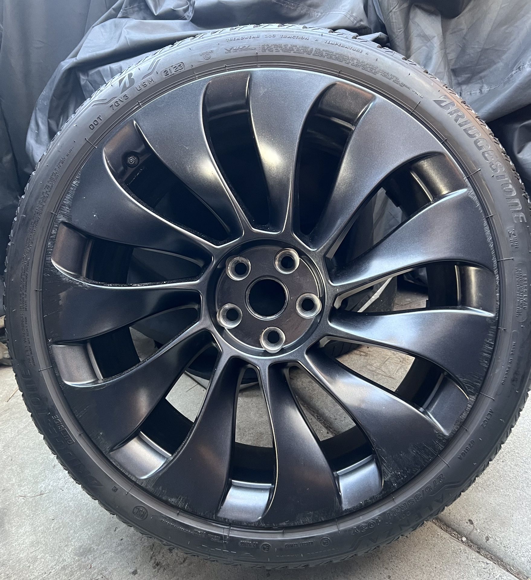 Single 21” Tesla Model Y Performance 2020 to 2024 REAR OEM Uberturbine RIM TIRE! W/ TPMS sensor! Ready To Use! *Selling just ONE wheel and tire*