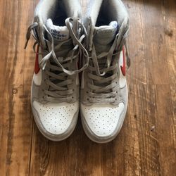 NIKE DUNKS SIZE 10