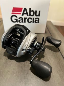 Abu Garcia REVO 4 STX RH Casting Reel