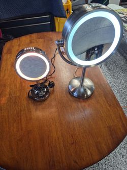 2 Makeup Mirrors with LED lights