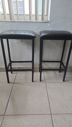 2 Black stools
