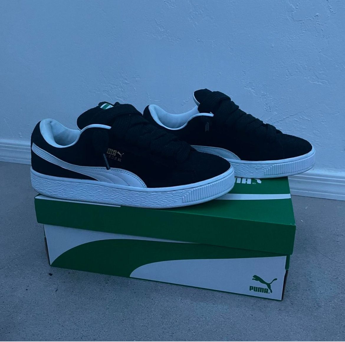 Mens Size 8.5 Black And White Original Puma Suede XL