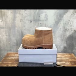 Balenciaga, winter boots with fur, color caramel size 36
