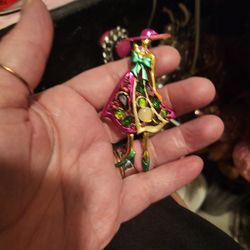 BRAND NEW LADY BROOCHE