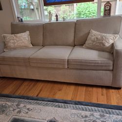 Couch, Nice