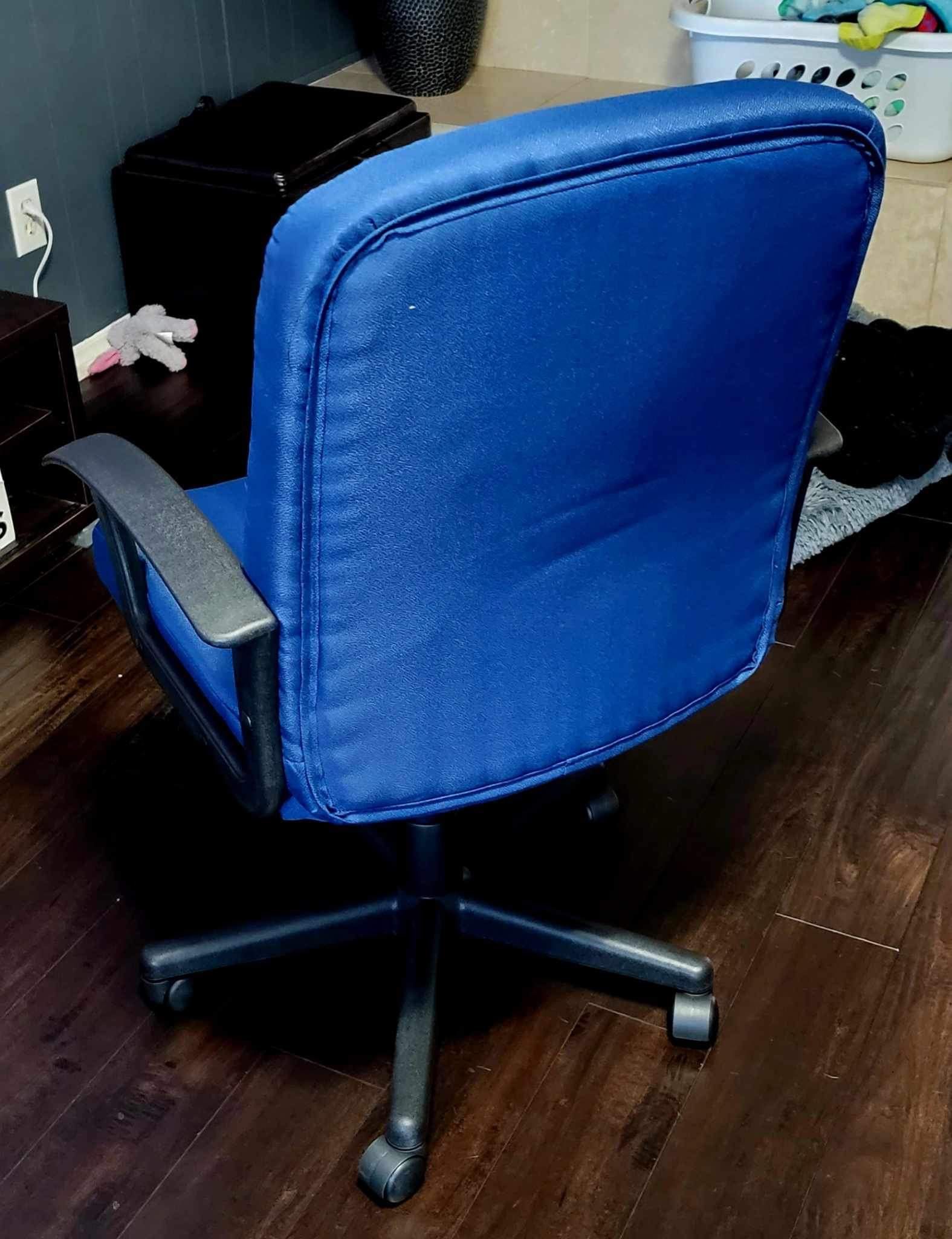Just assembled. Blue office chair for Sale in Carrollton, TX OfferUp